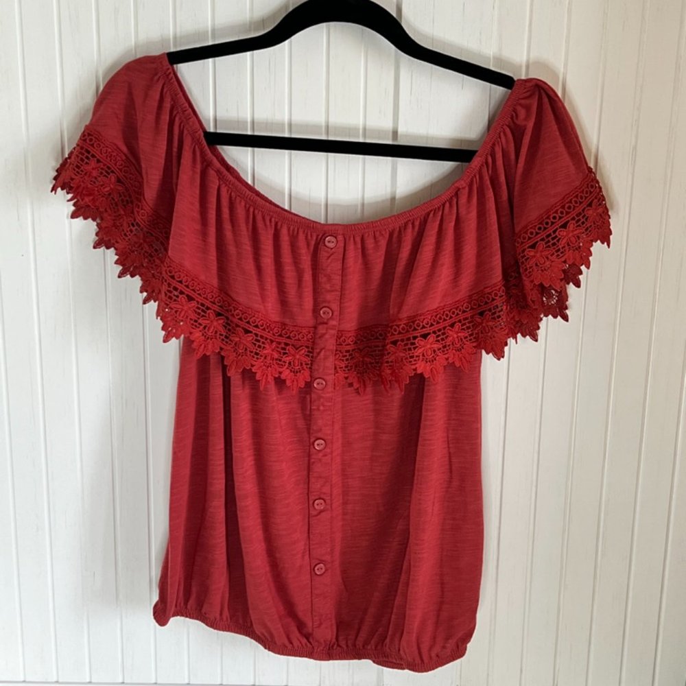 Blouse with lace details